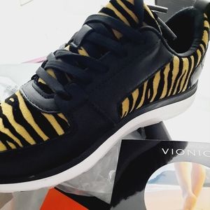 Vionic Animal Print Fashion Shoes Sneakers NEW IN BOX